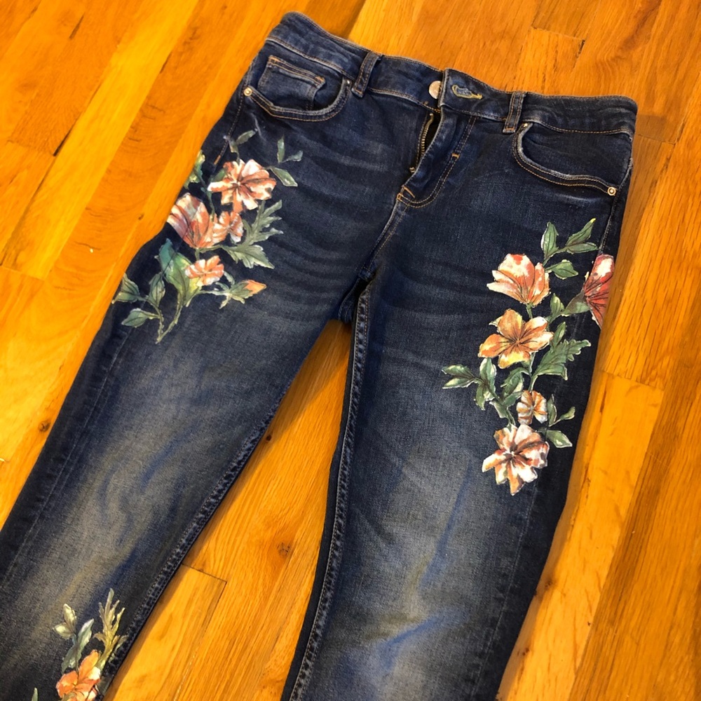 Zara painted jeans 🌸
